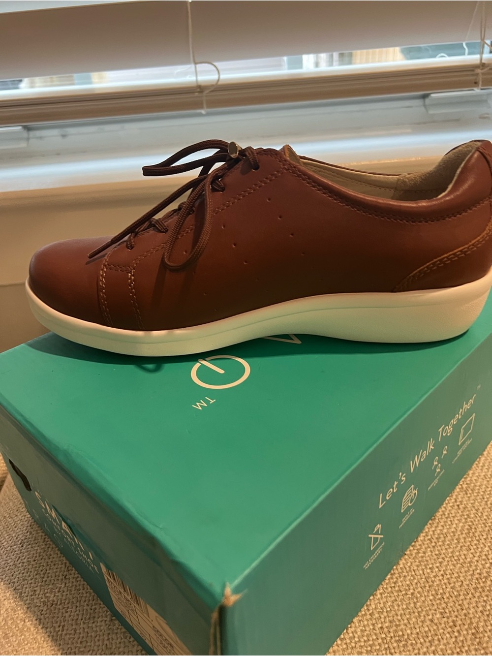 Women's Brown Leather Lace-Up Comfort Sneakers